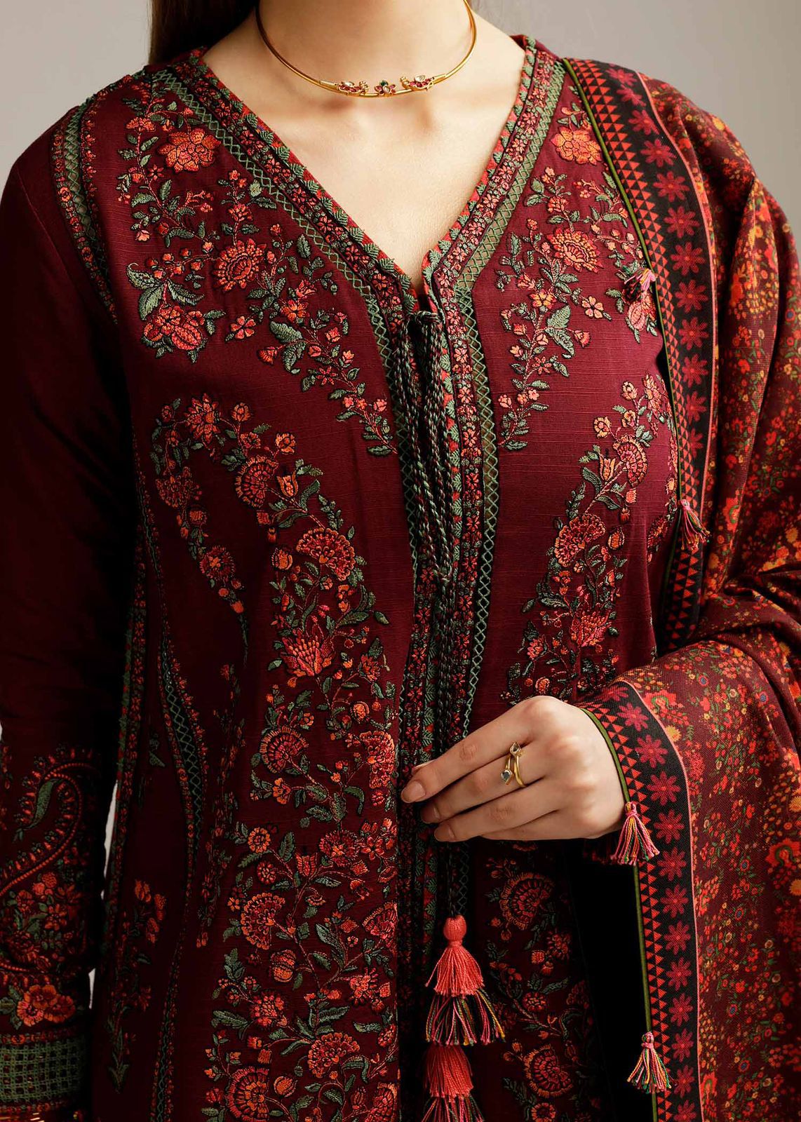 FULLY EMBROIDERED 3PC DHANAK DRESS WITH PRINTED SHAWL
